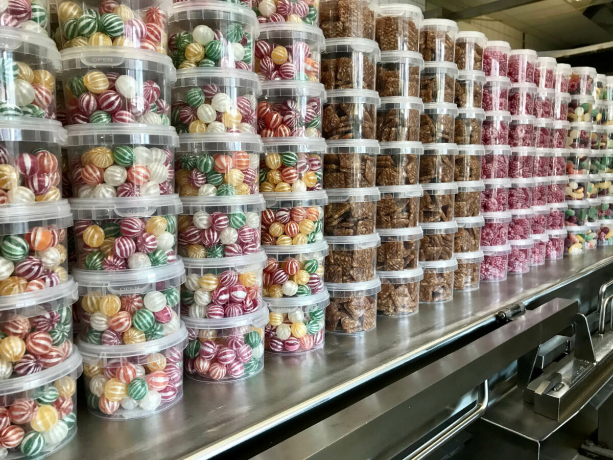 Osella Süßwarenvertrieb Produktionsbetrieb für handgefertigte Kräuterbonbons | Dosen